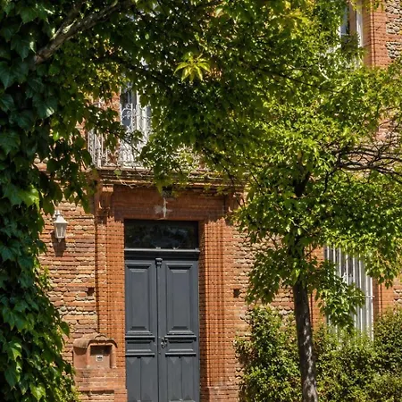 Maison De Maitre Gentil'home - Demeure De 1699 - Avec De 35 A 40 Metres Carres, Chacune Avec Sa Salle De Bains Privative - Jardins, Piscine Et Tour - Toulouse Metropole Fenouillet (Haute-Garonne)