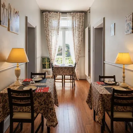 Maison De Maitre Gentil'home - Demeure De 1699 - Avec De 35 A 40 Metres Carres, Chacune Avec Sa Salle De Bains Privative - Jardins, Piscine Et Tour - Toulouse Metropole 3* Fenouillet (Haute-Garonne)