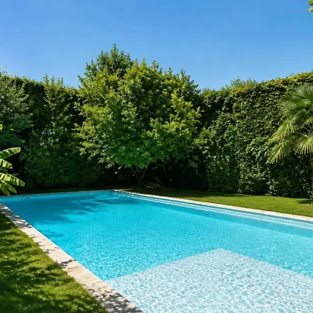 Maison De Maitre Gentil'home - Demeure De 1699 - Avec De 35 A 40 Metres Carres, Chacune Avec Sa Salle De Bains Privative - Jardins, Piscine Et Tour - Toulouse Metropole 3* Fenouillet (Haute-Garonne)