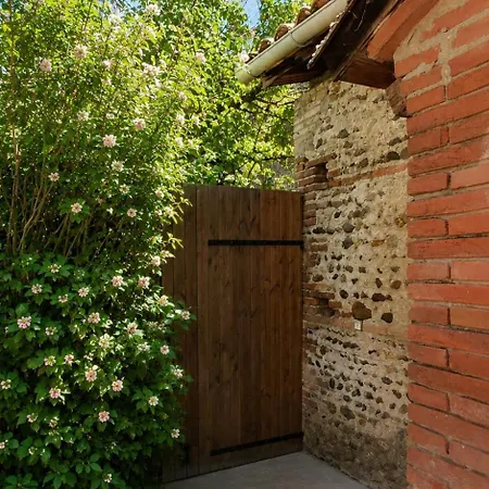 Maison De Maitre Gentil'home - Demeure De 1699 - Avec De 35 A 40 Metres Carres, Chacune Avec Sa Salle De Bains Privative - Jardins, Piscine Et Tour - Toulouse Metropole 3* Fenouillet (Haute-Garonne)