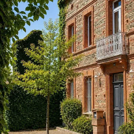Maison De Maitre Gentil'home - Demeure De 1699 - Avec De 35 A 40 Metres Carres, Chacune Avec Sa Salle De Bains Privative - Jardins, Piscine Et Tour - Toulouse Metropole לינה וארוחת בוקר Fenouillet (Haute-Garonne)