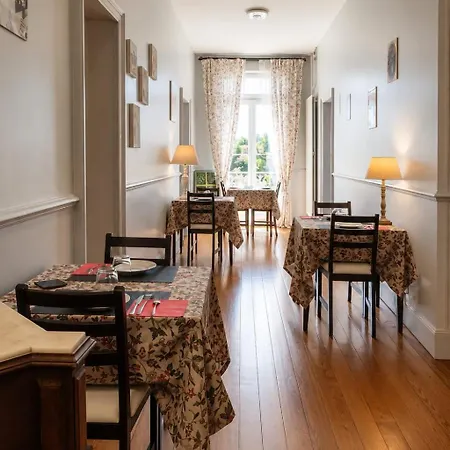 Maison De Maitre Gentil'home - Demeure De 1699 - Avec De 35 A 40 Metres Carres, Chacune Avec Sa Salle De Bains Privative - Jardins, Piscine Et Tour - Toulouse Metropole Fenouillet (Haute-Garonne)