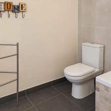 Maison De Maitre Gentil'home - Demeure De 1699 - Avec De 35 A 40 Metres Carres, Chacune Avec Sa Salle De Bains Privative - Jardins, Piscine Et Tour - Toulouse Metropole 3*