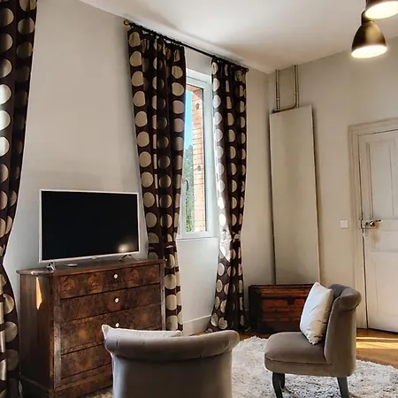 Maison De Maitre Gentil'home - Demeure De 1699 - Avec De 35 A 40 Metres Carres, Chacune Avec Sa Salle De Bains Privative - Jardins, Piscine Et Tour - Toulouse Metropole 3*